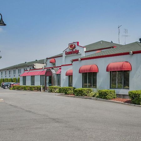 Econo Lodge Laval Kültér fotó