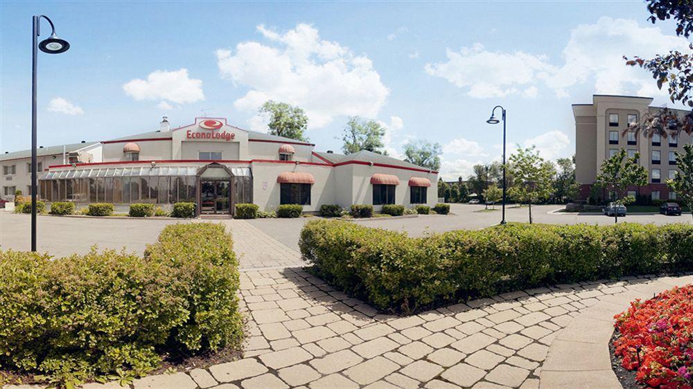 Econo Lodge Laval Kültér fotó