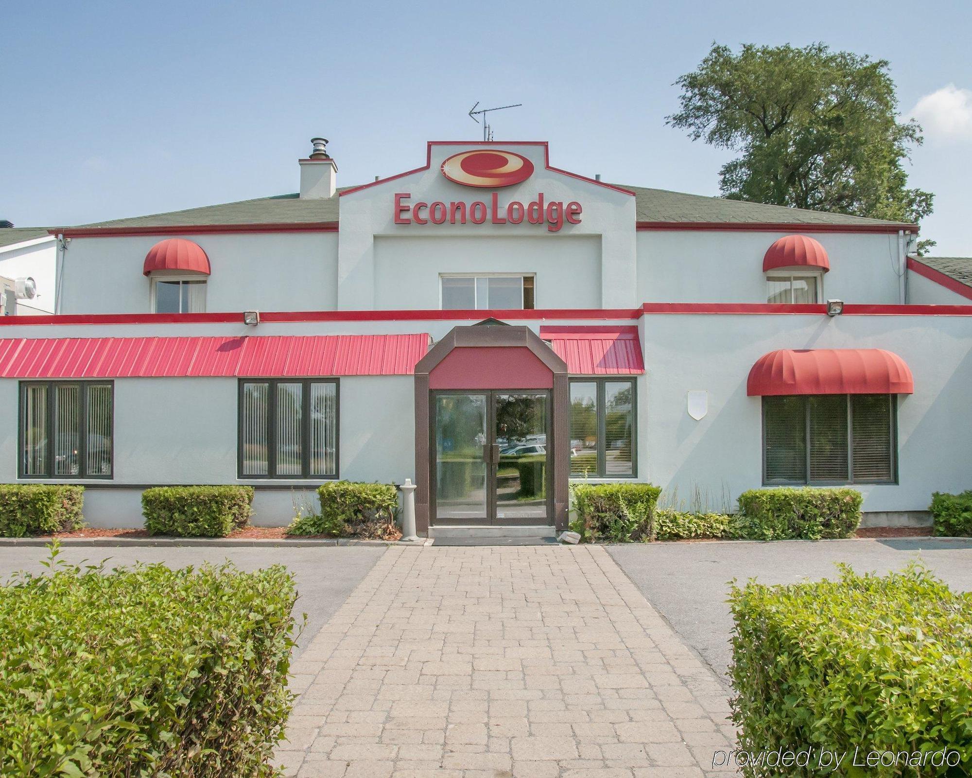 Econo Lodge Laval Kültér fotó