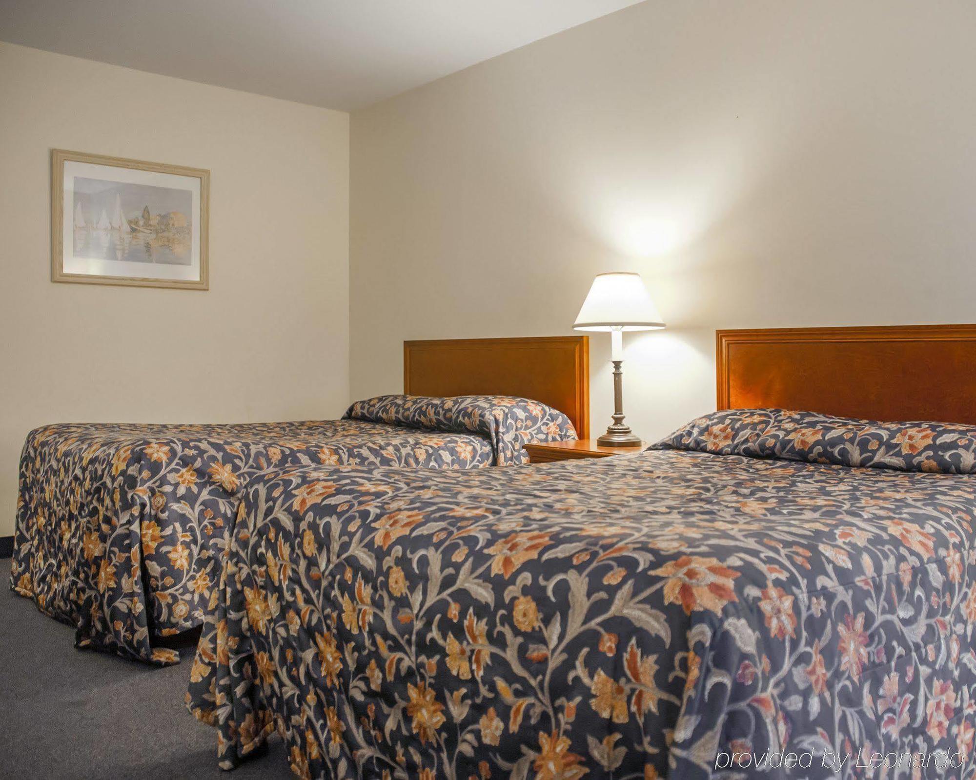 Econo Lodge Laval Kültér fotó